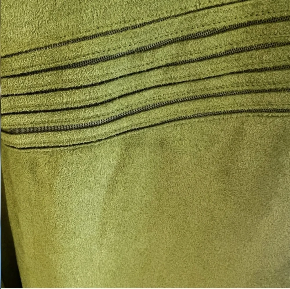 EUC Vintage faux SUEDE over mesh asymmetrical lime / avocado green mini skirt - Picture 9 of 10